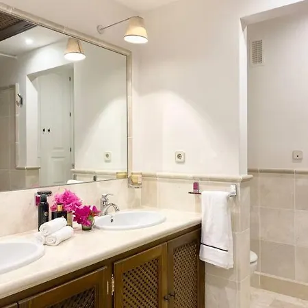 Park Club Apartment *